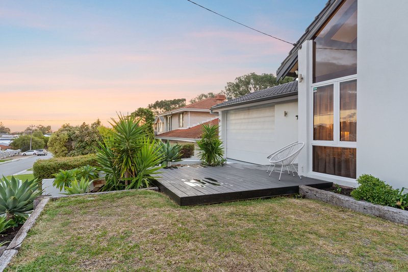 Photo - 19 Porteous Road, Sorrento WA 6020 - Image 3