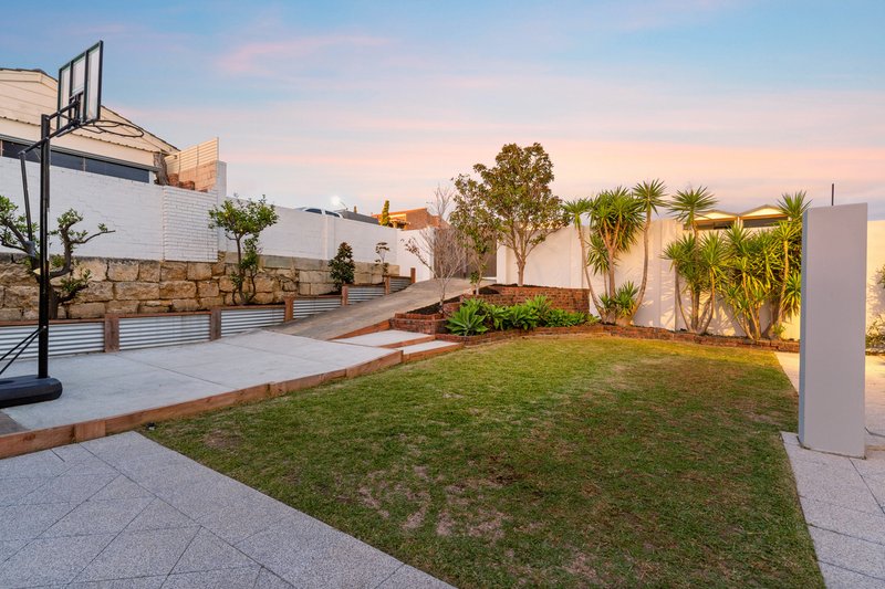 Photo - 19 Porteous Road, Sorrento WA 6020 - Image 33