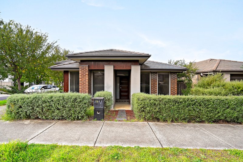 Photo - 19 Portrait Way, Coburg North VIC 3058 - Image 1