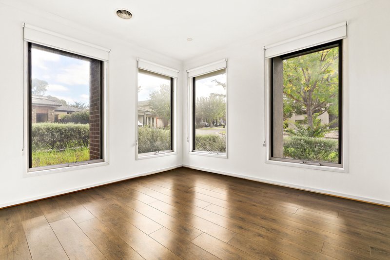 Photo - 19 Portrait Way, Coburg North VIC 3058 - Image 9