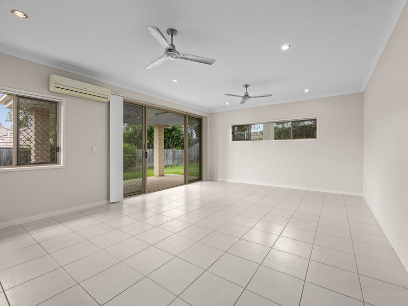 Photo - 19 Possumwood Place, Flinders View QLD 4305 - Image 10