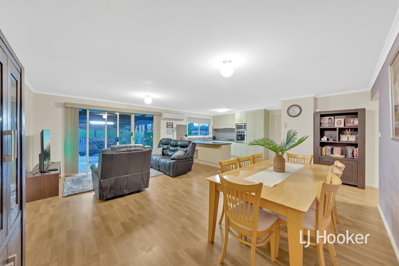 Photo - 19 Pownceby Court, Pakenham VIC 3810 - Image 6