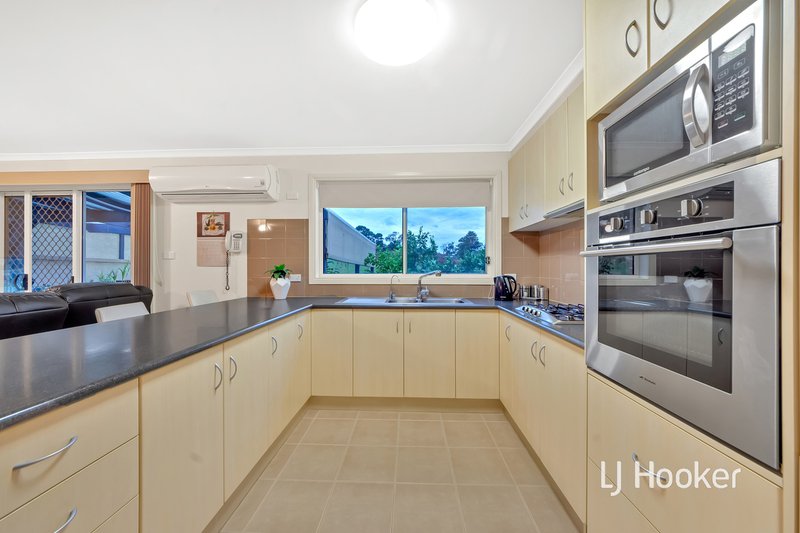 Photo - 19 Pownceby Court, Pakenham VIC 3810 - Image 9