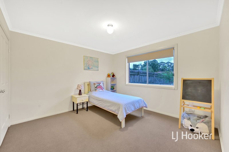 Photo - 19 Pownceby Court, Pakenham VIC 3810 - Image 11