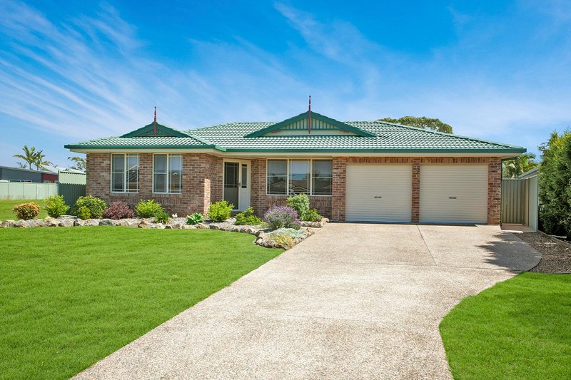 19 Pryor Crescent, Old Bar NSW 2430