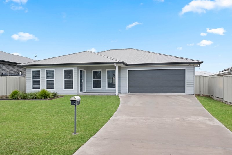 19 Quiberon Way, Goulburn NSW 2580