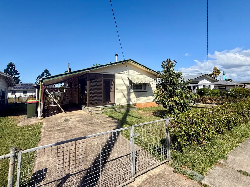 Photo - 19 Railway Avenue, Strathpine QLD 4500 - Image 2