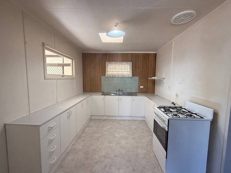 Photo - 19 Railway Avenue, Strathpine QLD 4500 - Image 4