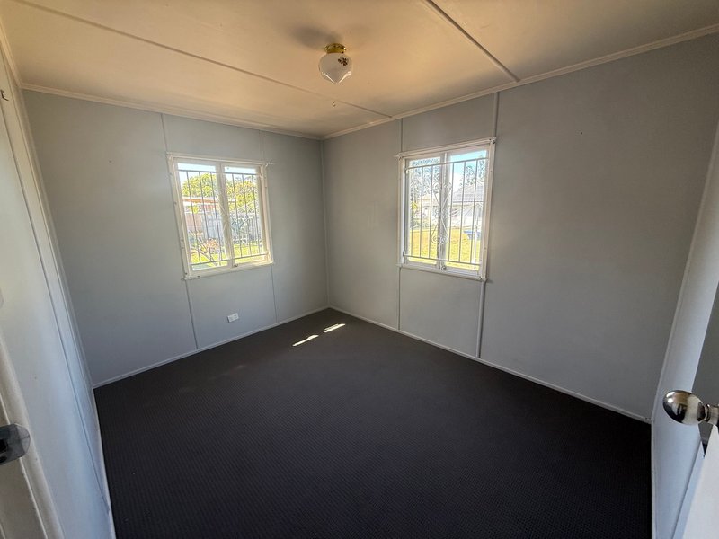 Photo - 19 Railway Avenue, Strathpine QLD 4500 - Image 9