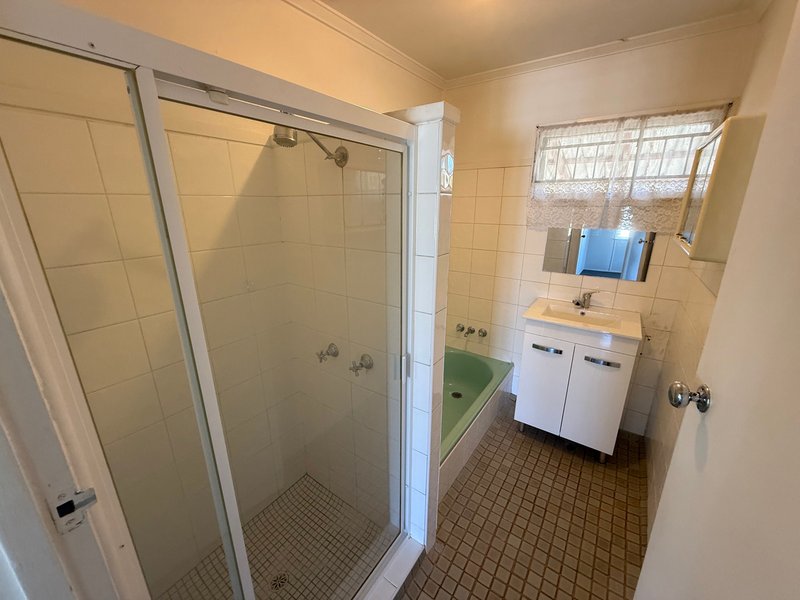 Photo - 19 Railway Avenue, Strathpine QLD 4500 - Image 10