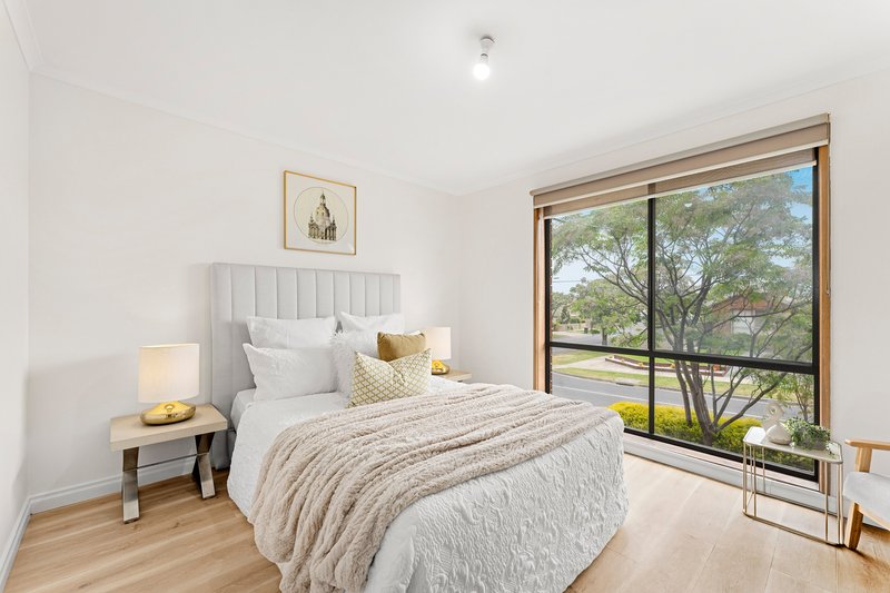 Photo - 19 Randell Court, Mill Park VIC 3082 - Image 5