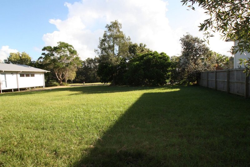 Photo - 19 Rangal Road, Ocean Shores NSW 2483 - Image 3