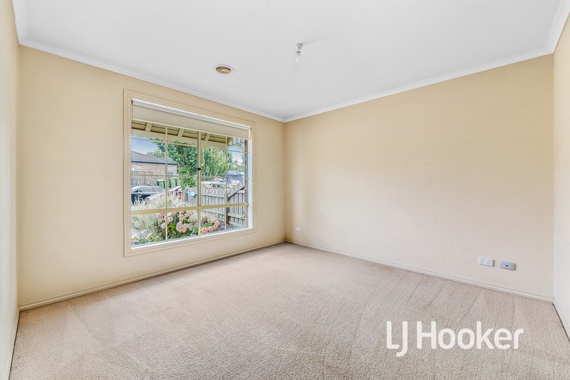 Photo - 19 Red Cherry Court, Pakenham VIC 3810 - Image 6