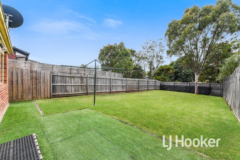 Photo - 19 Red Cherry Court, Pakenham VIC 3810 - Image 11