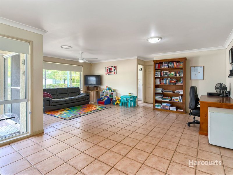 Photo - 19 Redford Cres , Mcdowall QLD 4053 - Image 5