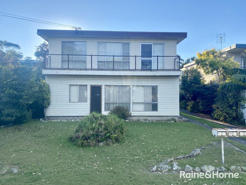 19 River Road, Shoalhaven Heads NSW 2535