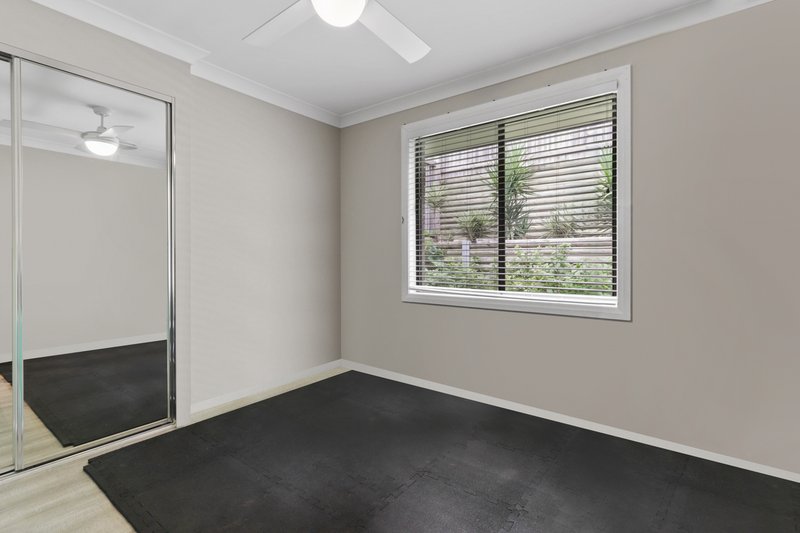 Photo - 19 Robey Avenue, Middleton Grange NSW 2171 - Image 14