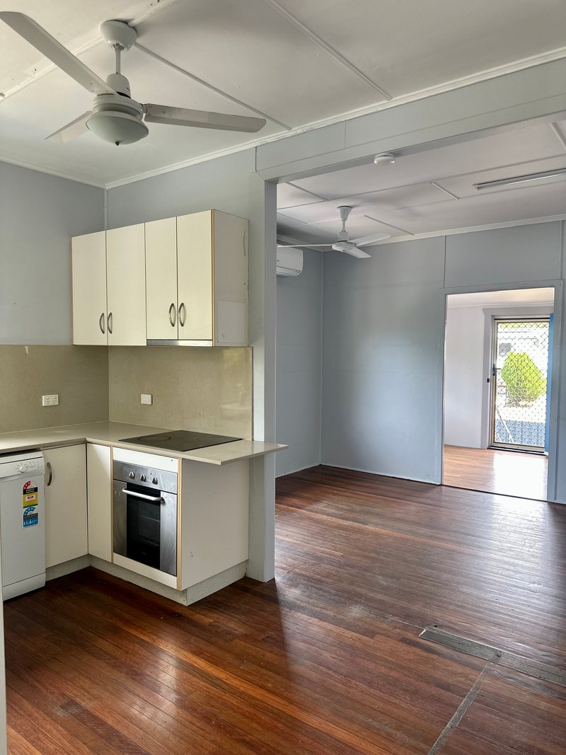 Photo - 19 Robin Street, Slade Point QLD 4740 - Image 4