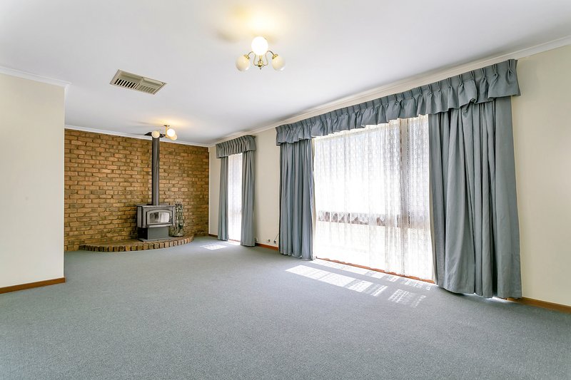 Photo - 19 Rosemary Tce , Morphett Vale SA 5162 - Image 2