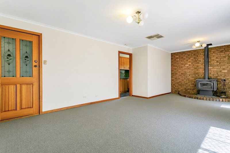 Photo - 19 Rosemary Tce , Morphett Vale SA 5162 - Image 3