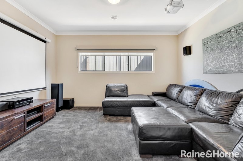 Photo - 19 Rosenthal Boulevard, Sunbury VIC 3429 - Image 5