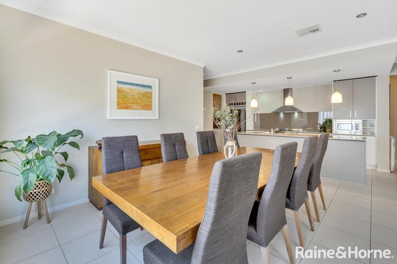 Photo - 19 Rosenthal Boulevard, Sunbury VIC 3429 - Image 12