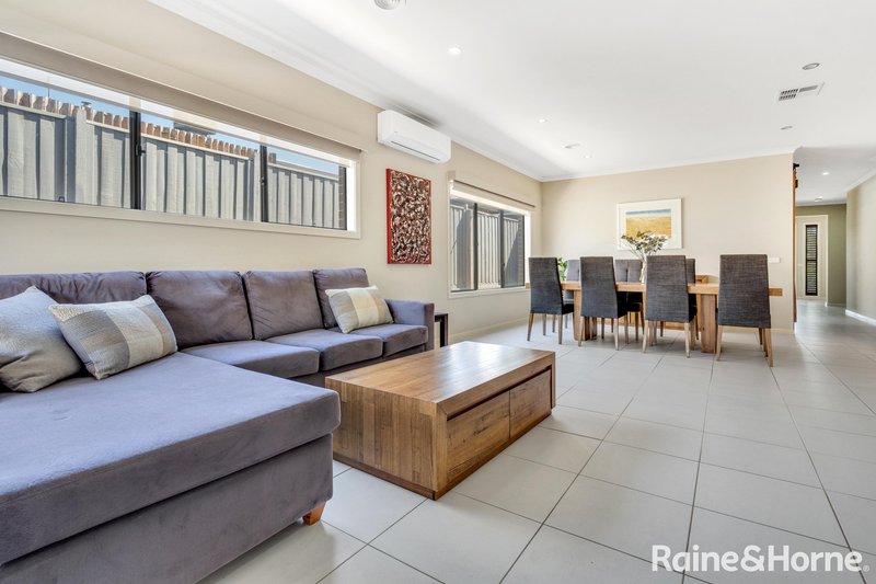 Photo - 19 Rosenthal Boulevard, Sunbury VIC 3429 - Image 14