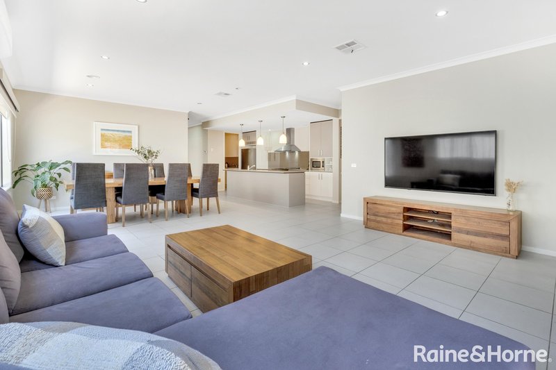 Photo - 19 Rosenthal Boulevard, Sunbury VIC 3429 - Image 15