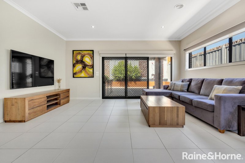 Photo - 19 Rosenthal Boulevard, Sunbury VIC 3429 - Image 16