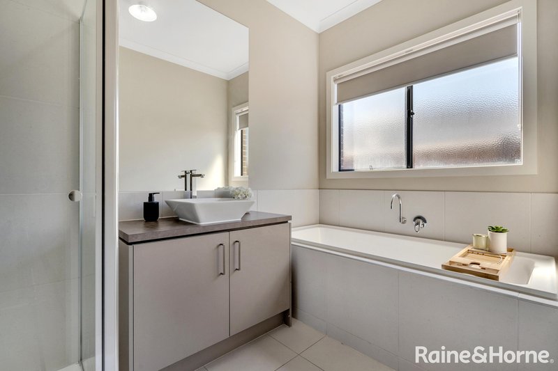 Photo - 19 Rosenthal Boulevard, Sunbury VIC 3429 - Image 23