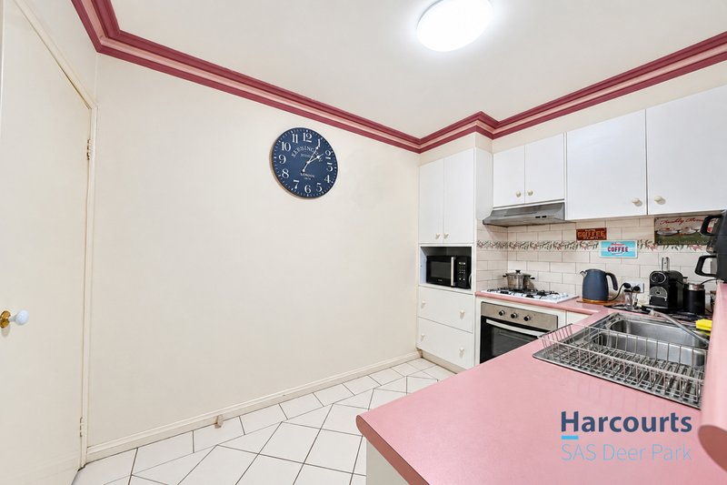 Photo - 19 Rossiter Avenue, Roxburgh Park VIC 3064 - Image 5