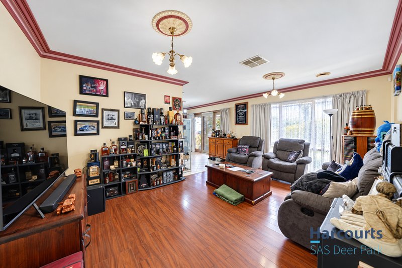 Photo - 19 Rossiter Avenue, Roxburgh Park VIC 3064 - Image 12