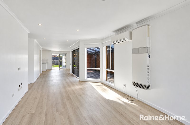 Photo - 19 Rostron Way, Roxburgh Park VIC 3064 - Image 3