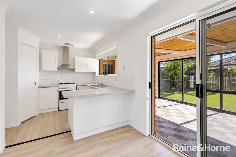Photo - 19 Rostron Way, Roxburgh Park VIC 3064 - Image 4