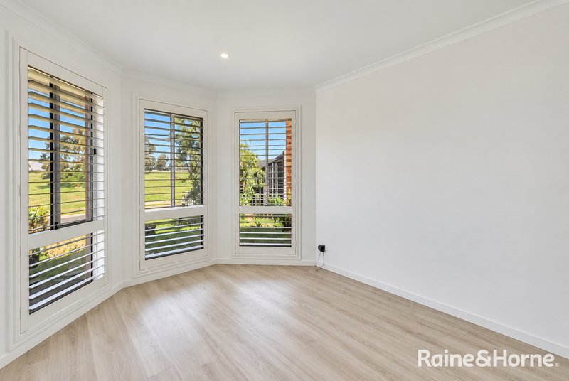 Photo - 19 Rostron Way, Roxburgh Park VIC 3064 - Image 5