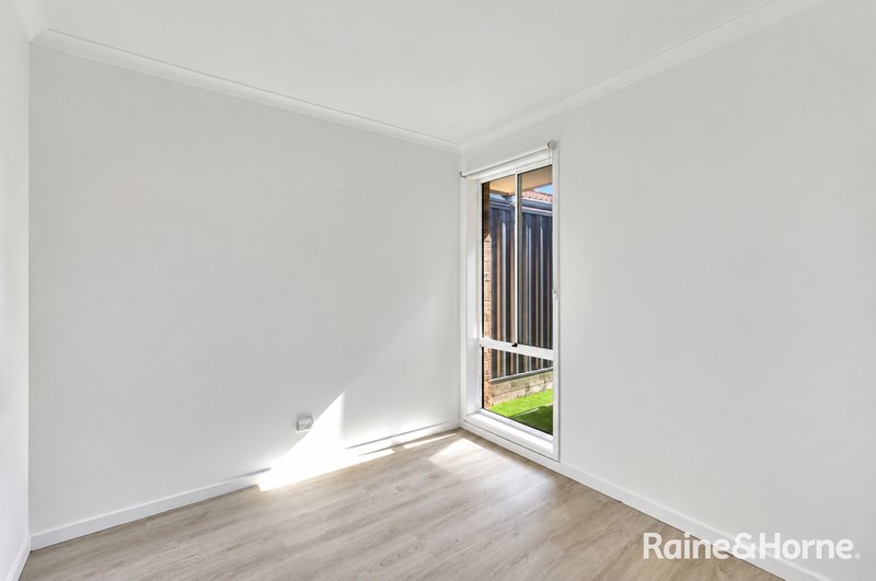 Photo - 19 Rostron Way, Roxburgh Park VIC 3064 - Image 6