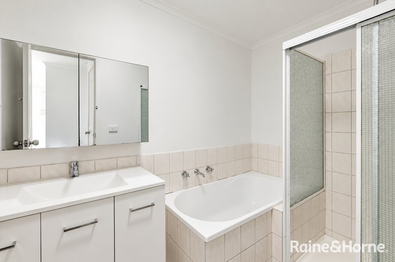 Photo - 19 Rostron Way, Roxburgh Park VIC 3064 - Image 8