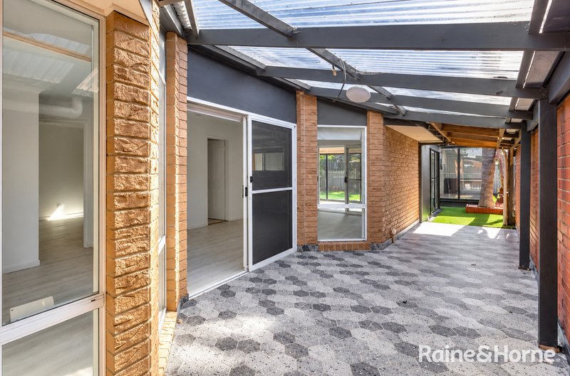Photo - 19 Rostron Way, Roxburgh Park VIC 3064 - Image 9