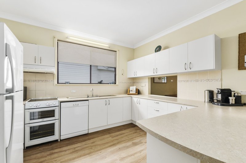 Photo - 19 Royal Crescent, Woonona NSW 2517 - Image 3