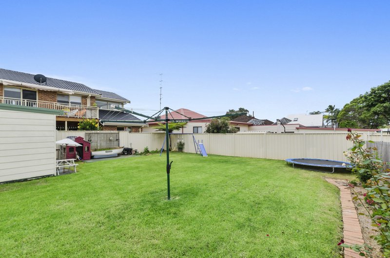 Photo - 19 Royal Crescent, Woonona NSW 2517 - Image 8