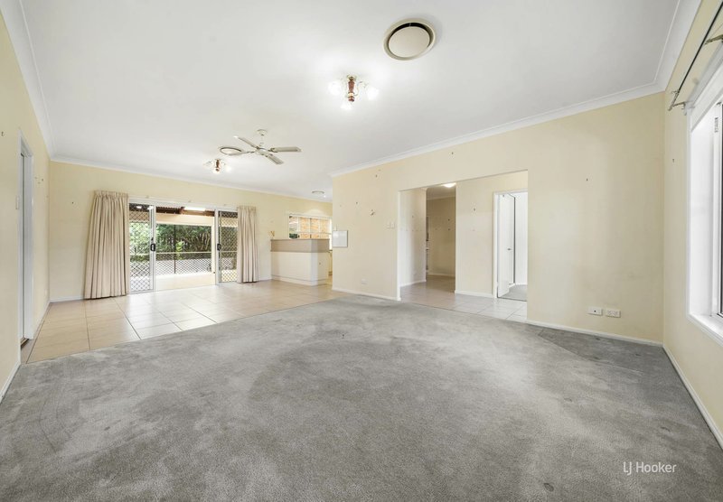 Photo - 19 Russell Street, Esk QLD 4312 - Image 4