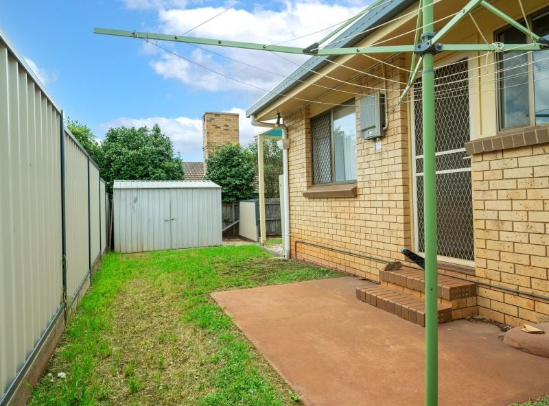 Photo - 1/9 Ruth Street, Centenary Heights QLD 4350 - Image 10