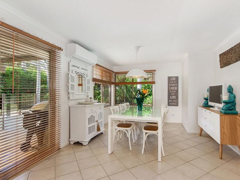 Photo - 19 Saffron Street, Elanora QLD 4221 - Image 6