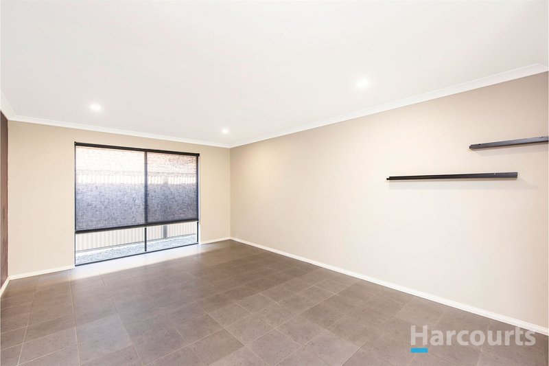 Photo - 19 Salzburg Way, Wanneroo WA 6065 - Image 6