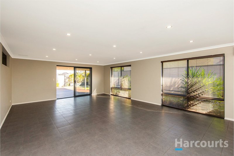 Photo - 19 Salzburg Way, Wanneroo WA 6065 - Image 14