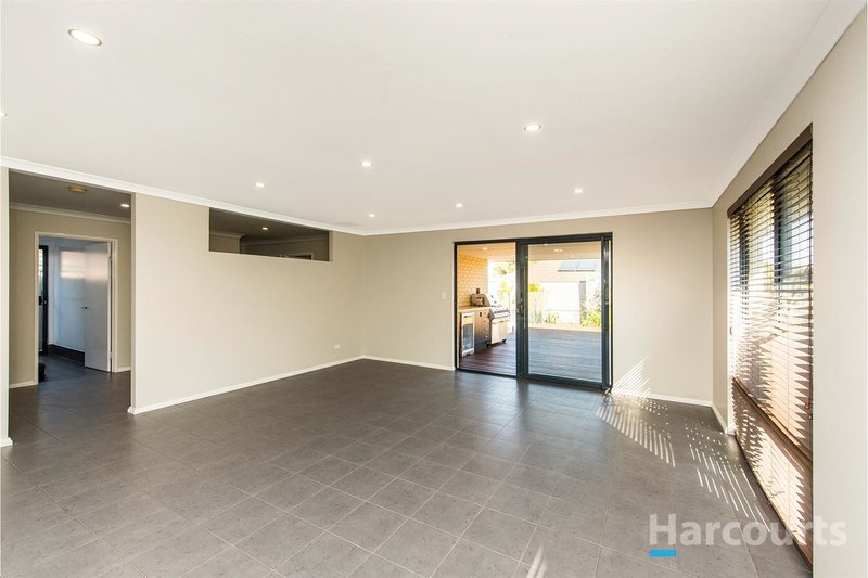 Photo - 19 Salzburg Way, Wanneroo WA 6065 - Image 15