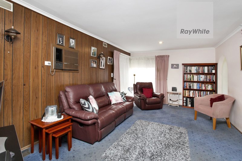 Photo - 19 Samara Grove, Gladstone Park VIC 3043 - Image 6