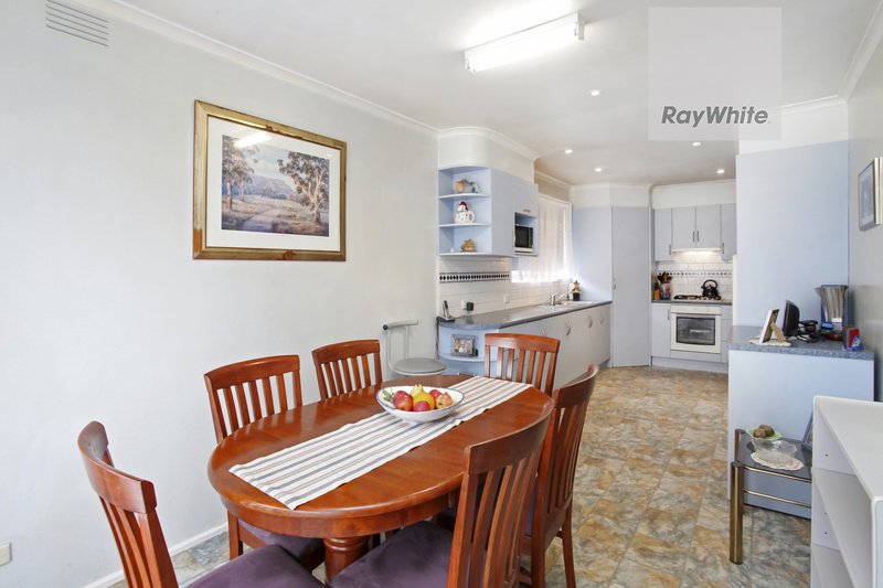 Photo - 19 Samara Grove, Gladstone Park VIC 3043 - Image 7