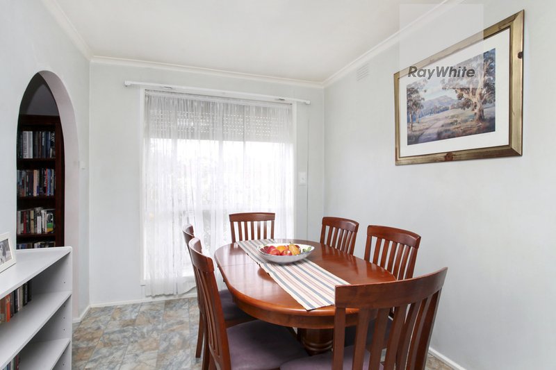 Photo - 19 Samara Grove, Gladstone Park VIC 3043 - Image 10