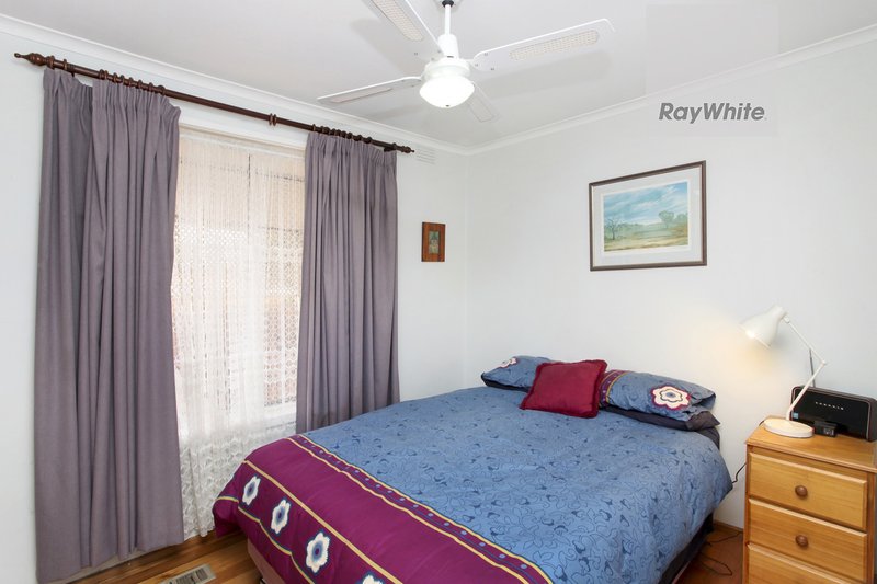 Photo - 19 Samara Grove, Gladstone Park VIC 3043 - Image 12